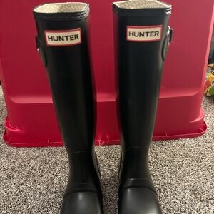 Hunter original tall boots size 7, gently worn, still look great!
